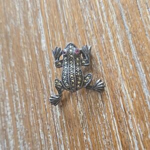 Silver Frog Brooch with Pink / Red Eyes Vintage Sterling Marcasite